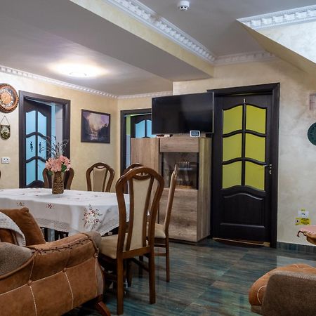 Casa Nicolas บุชเตนี ภายนอก รูปภาพ
