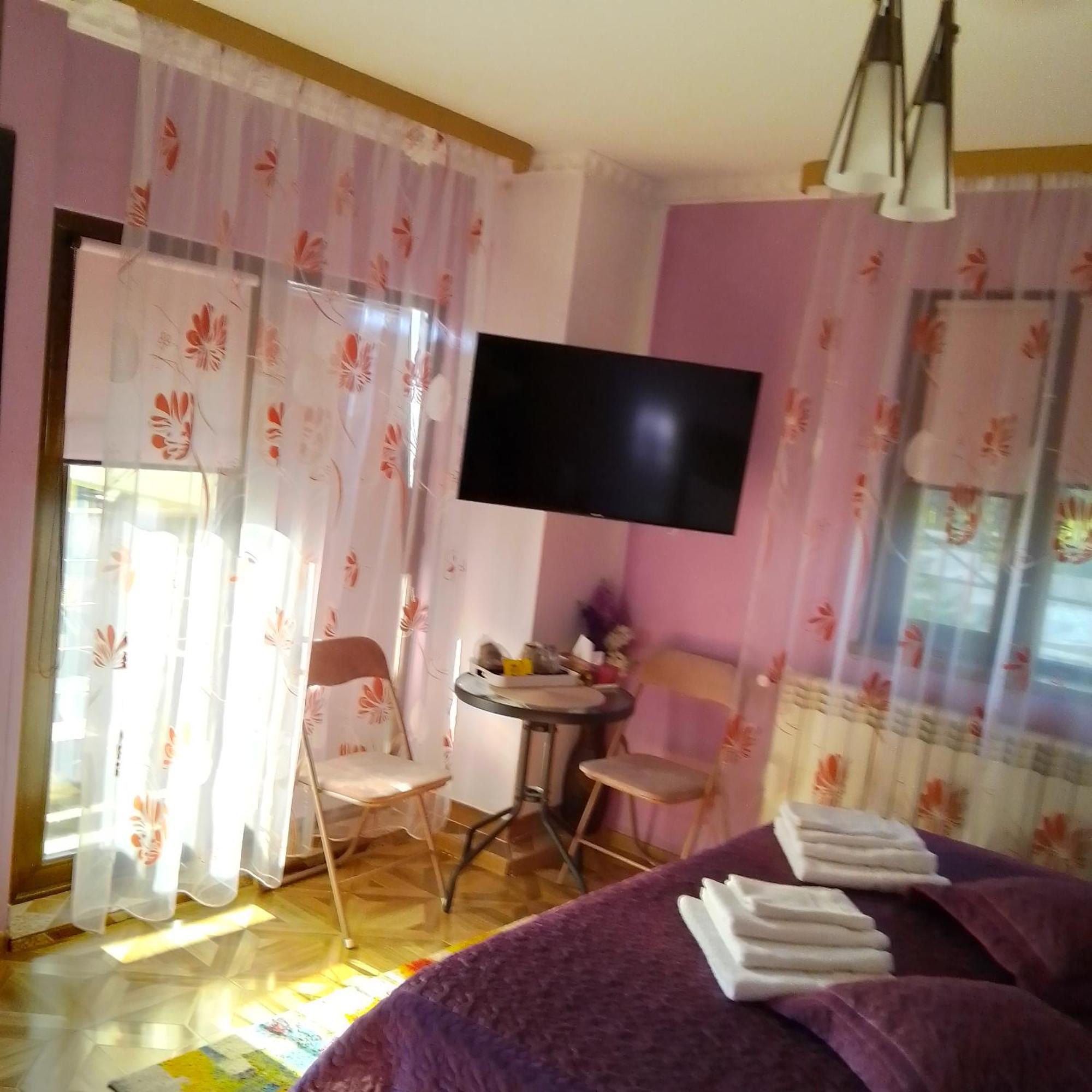 Casa Nicolas บุชเตนี ภายนอก รูปภาพ