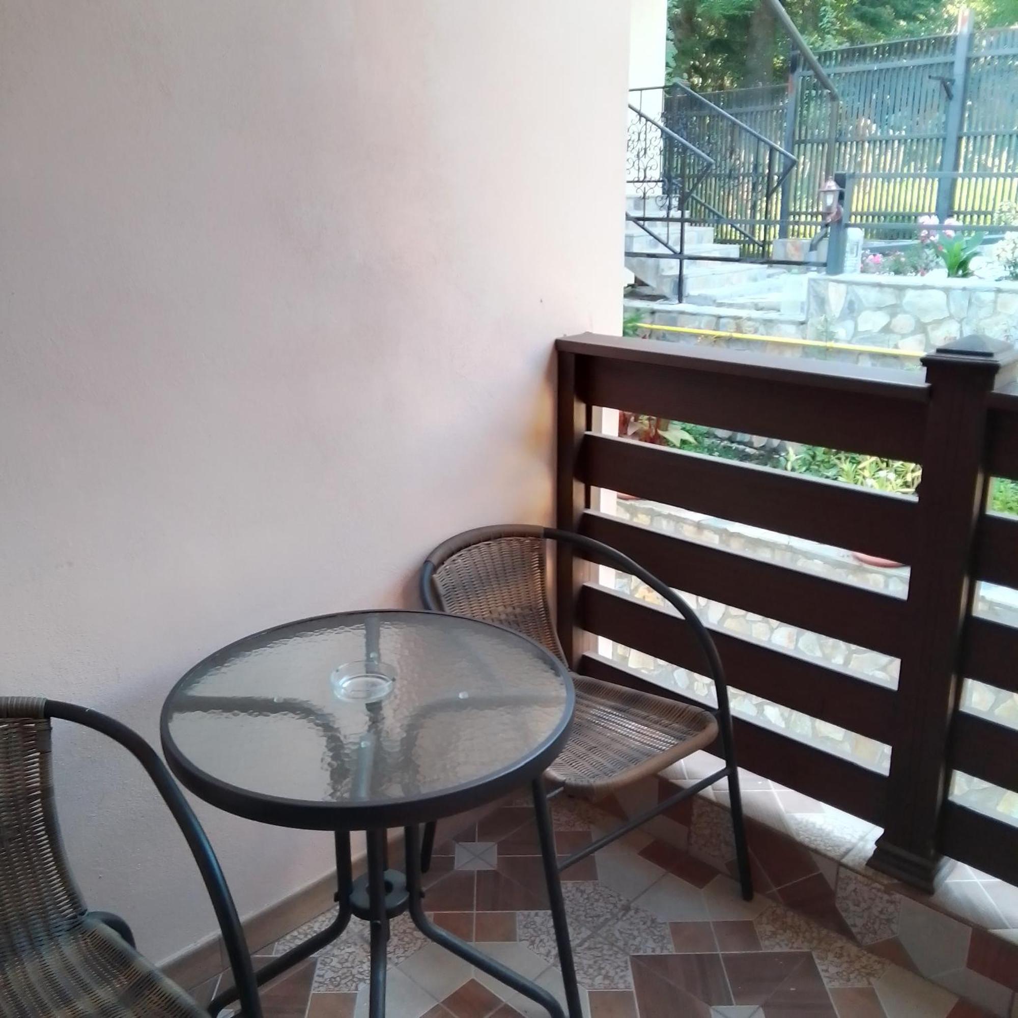 Casa Nicolas บุชเตนี ภายนอก รูปภาพ